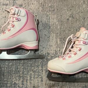 Chic Kids Ice Skates in Pink and White